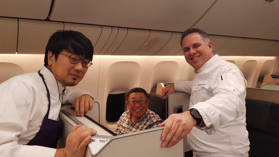 Le chef Ryuji Teshima à bord d’un vol Japan Airlines